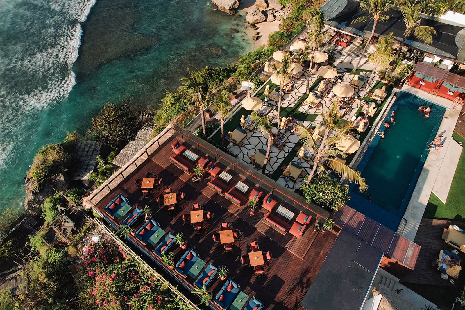 Cliffside seating overlooking the ocean at Ulu Cliffhouse.